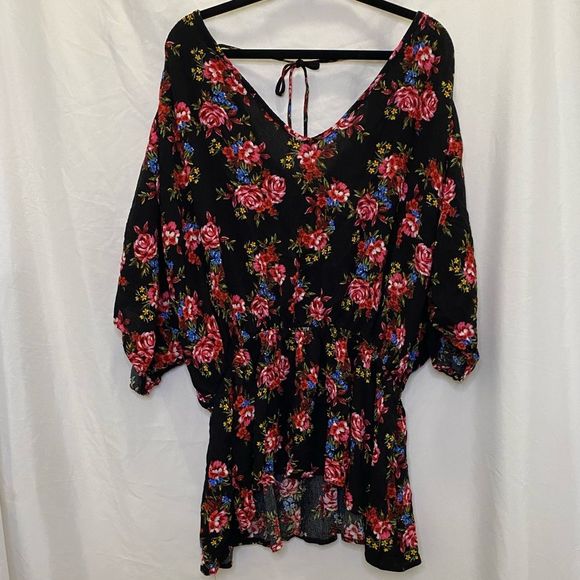 white birch Tops - White Birch beautiful black floral blouse, v-neck cinched at waist, size 1x
